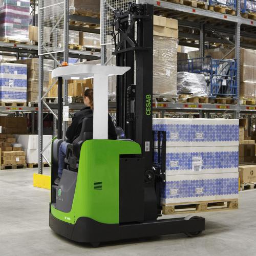 Chariot à mât retractable